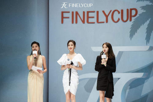 佟丽娅出席FINELYCUP梵妳卡波闺蜜日年度盛典”